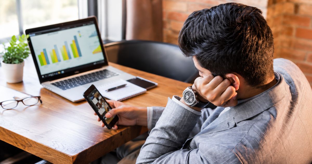 A procrastinação pode dificultar a concentração e reduzir a produtividade durante as atividades do dia a dia.